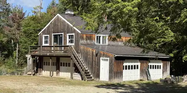 Image 3: 4 Bay Garage/Recreation Room Above