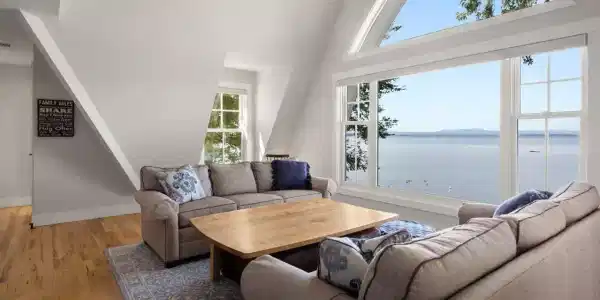Image 2: Vaulted family room lake view