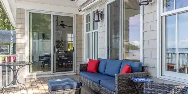Image 3: Relax on the lake