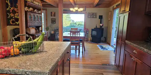 Image 3: kitchen to dining room