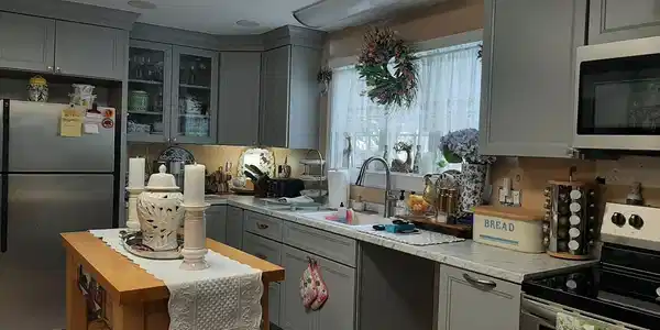 Image 2: Newly remodeled kitchen