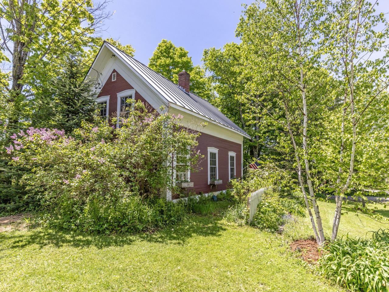 Image 2: Charming cottage with gardens Image 2: Charming cottage with gardens