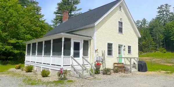 Image 2: Great Farmers' Porch
