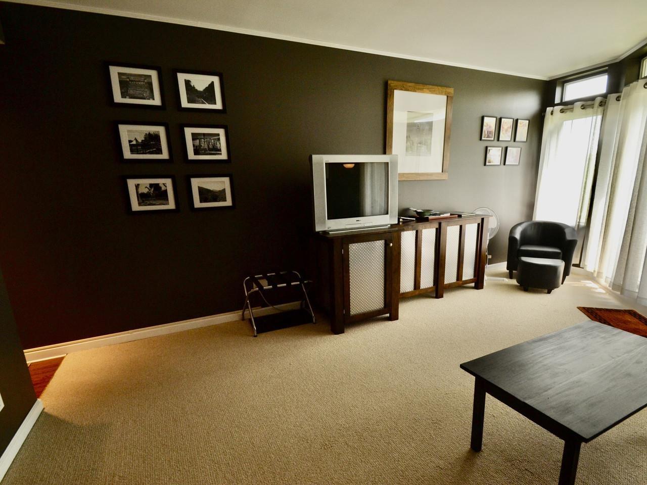 Image 2: Living Room Image 2: Living Room
