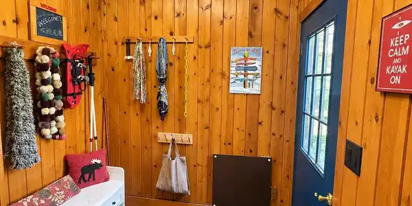 Image 4: Mudroom Entry - Welcome!