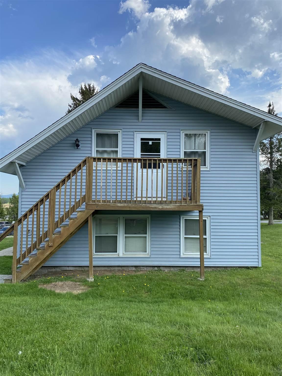Image 1: End Unit Entrance