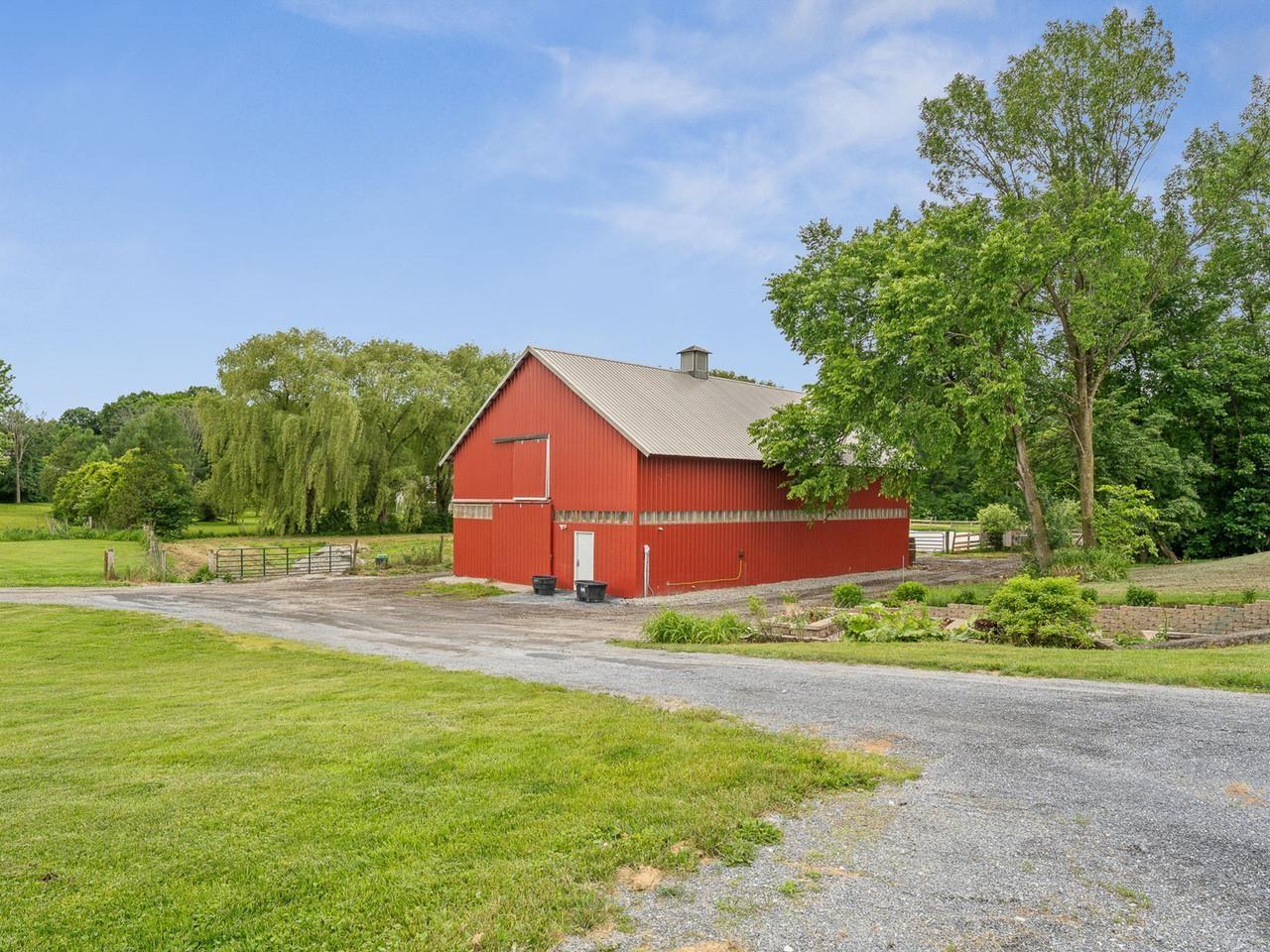 Image 4: Horse barn