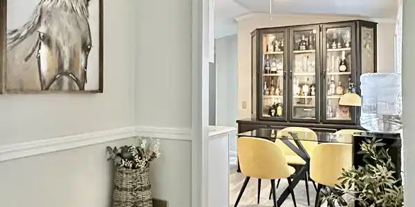 Image 4: Entryway