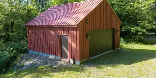 Image 2: 24x24 2 Bay Garage with Storage