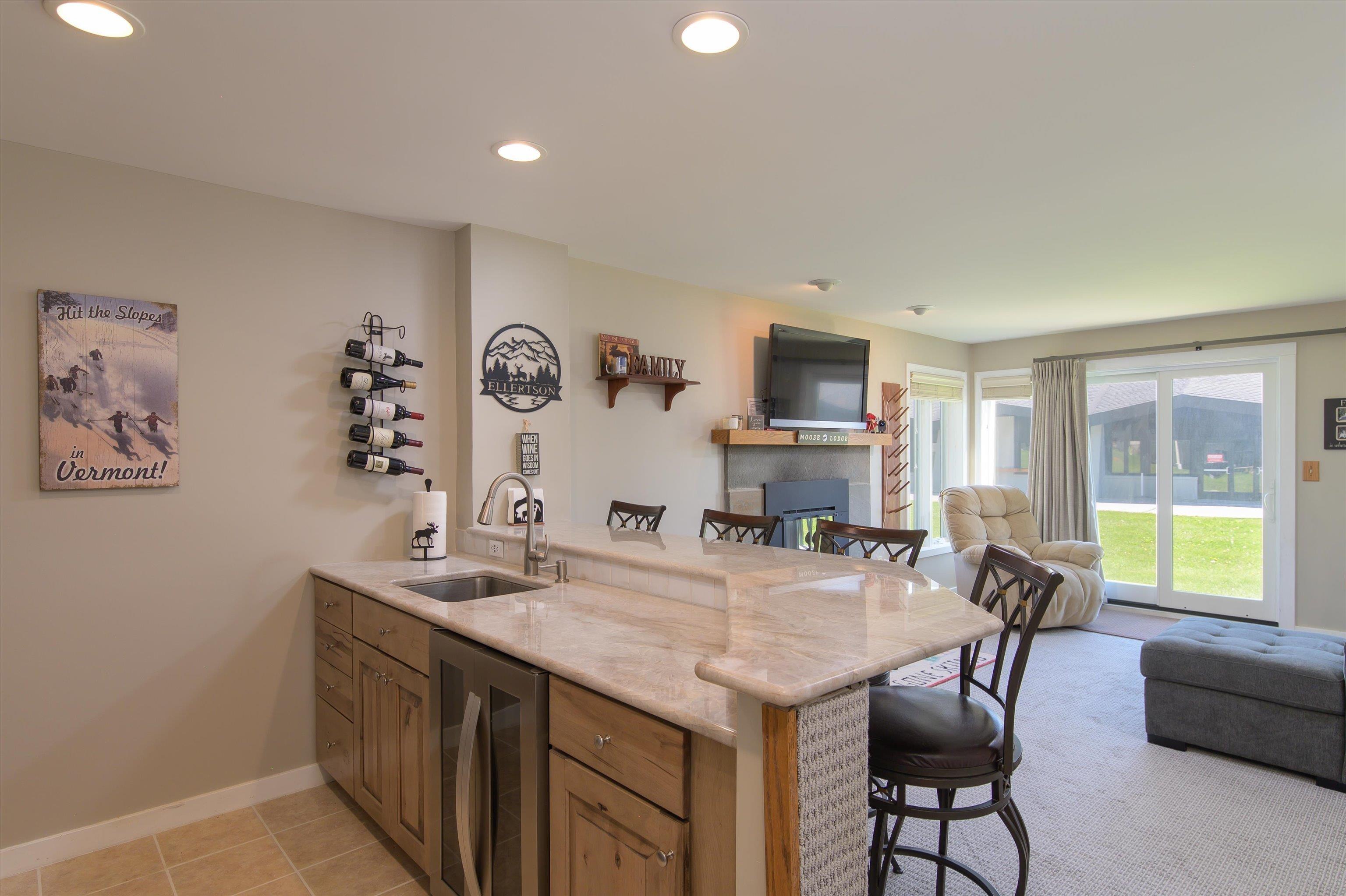 Image 3: Breakfast bar with updated counter Image 3: Breakfast bar with updated counter
