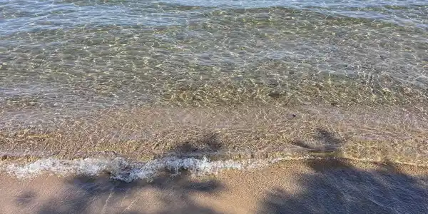 Image 3: Crystal clear water right in front of your cottage! Image 3: Crystal clear water right in front of your cottage!