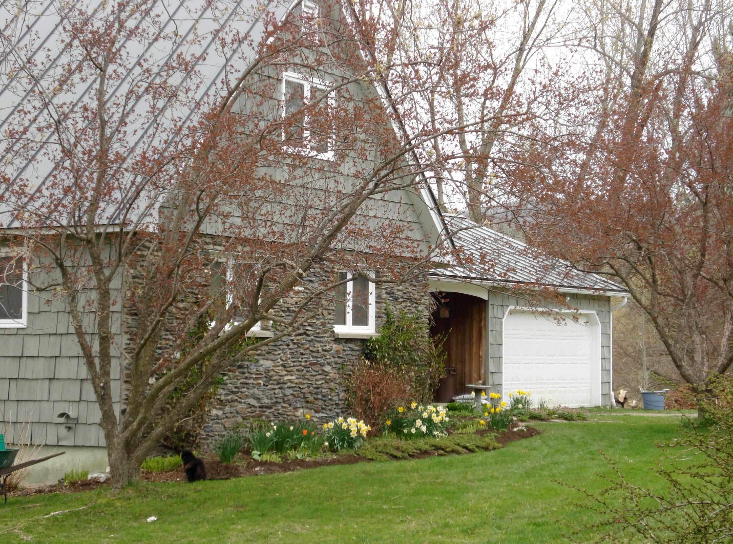 Image 2: CEDAR SHAKE SIDING WITH STONE FRONT Image 2: CEDAR SHAKE SIDING WITH STONE FRONT