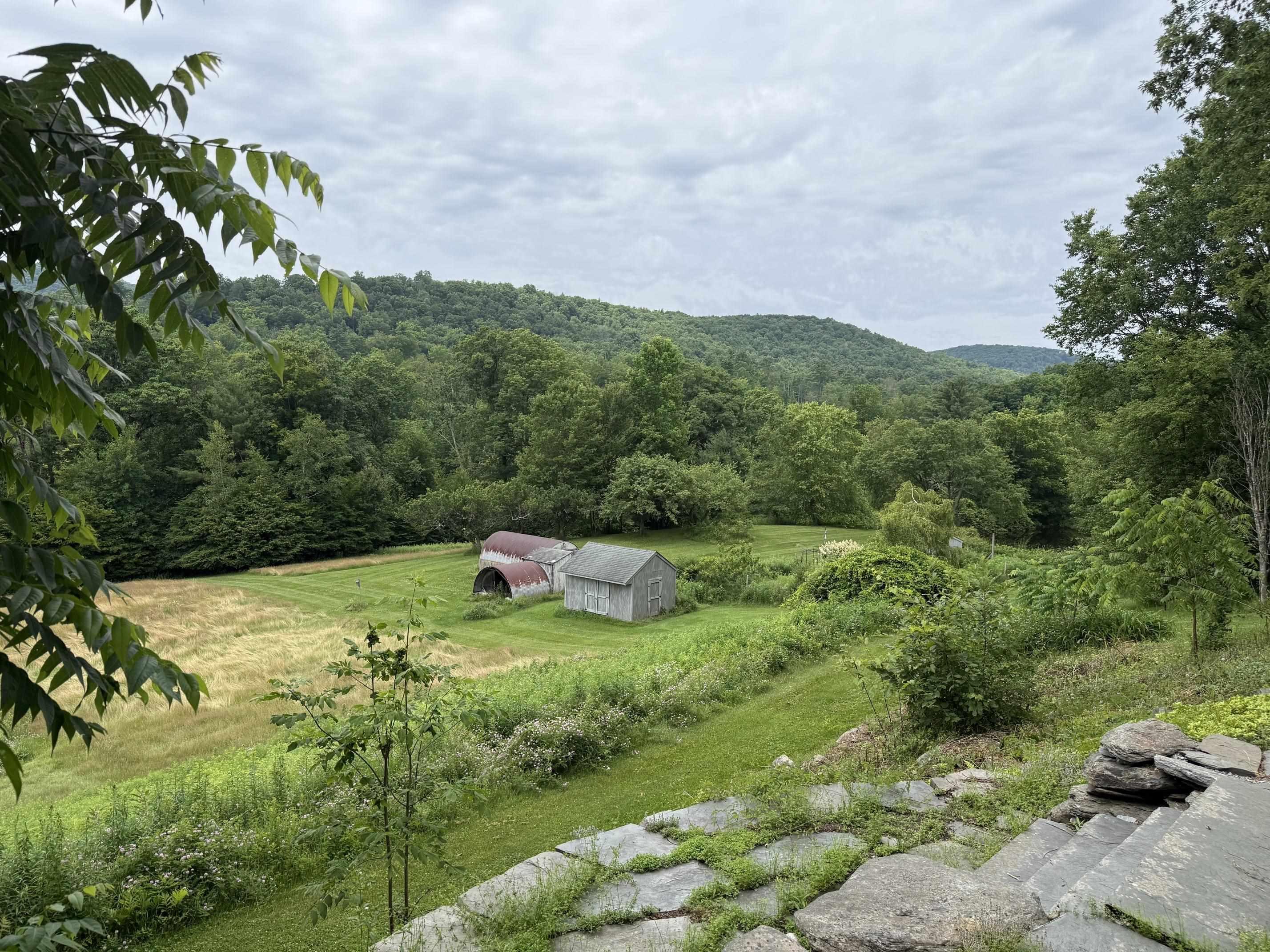 Image 3: BARNS AND MOUNTAIN VIEWS Image 3: BARNS AND MOUNTAIN VIEWS