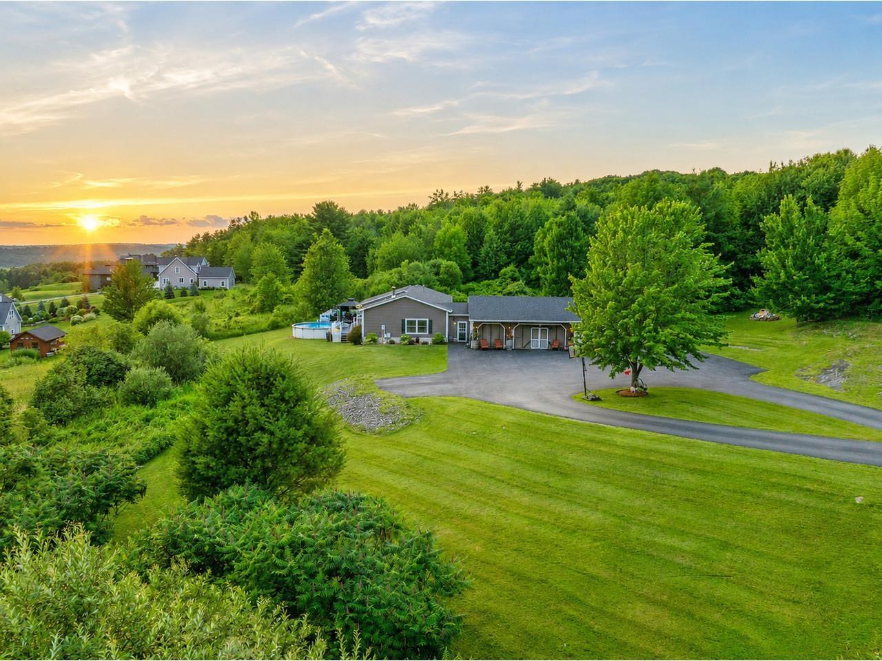 Image 2: Expansive Yard & Sunset Views