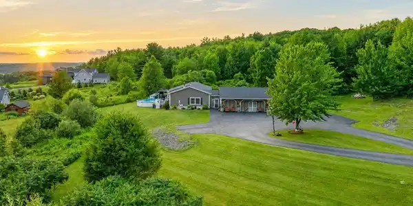 Image 2: Expansive Yard & Sunset Views