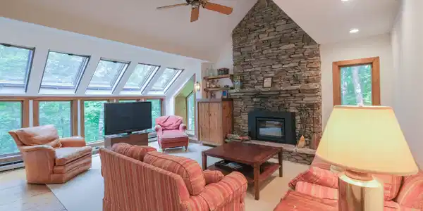 Image 3: Living room