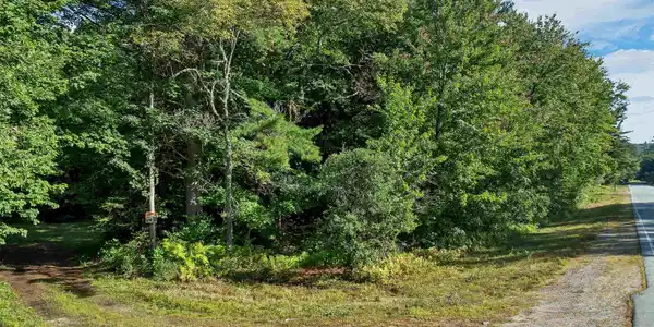 Image 4: Driveway is visible from Chase Rd