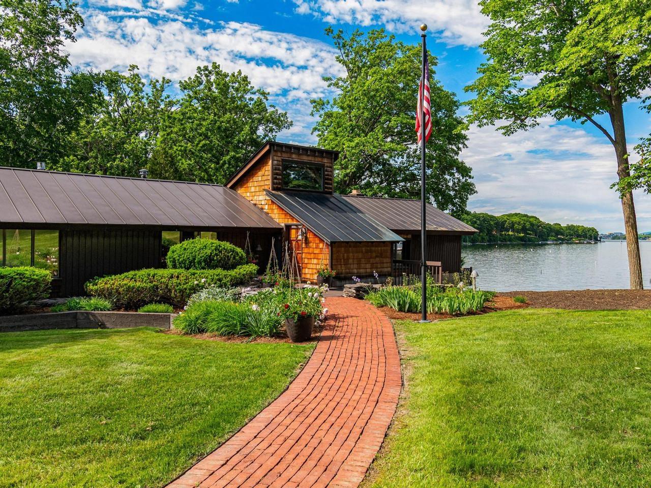 Image 1: Shelburne Lakeside Home