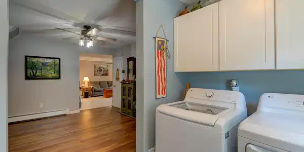 Image 4: 1st level laundry.