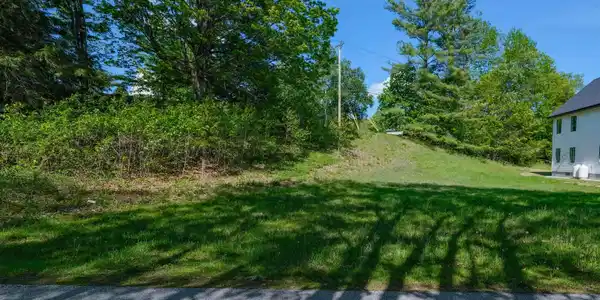 Image 4: Water and sewer already at the property