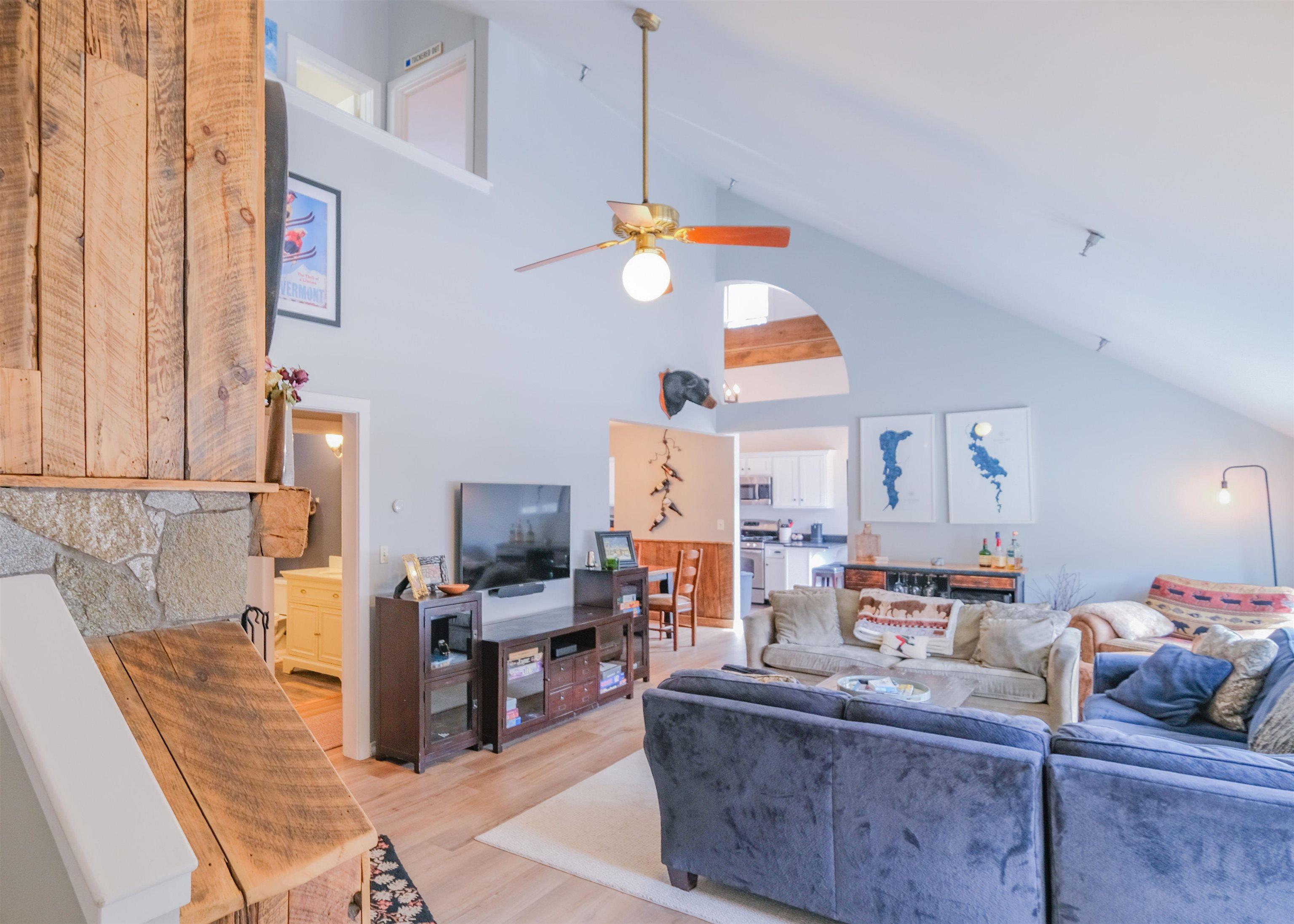 Image 4: Vaulted ceilings Image 4: Vaulted ceilings