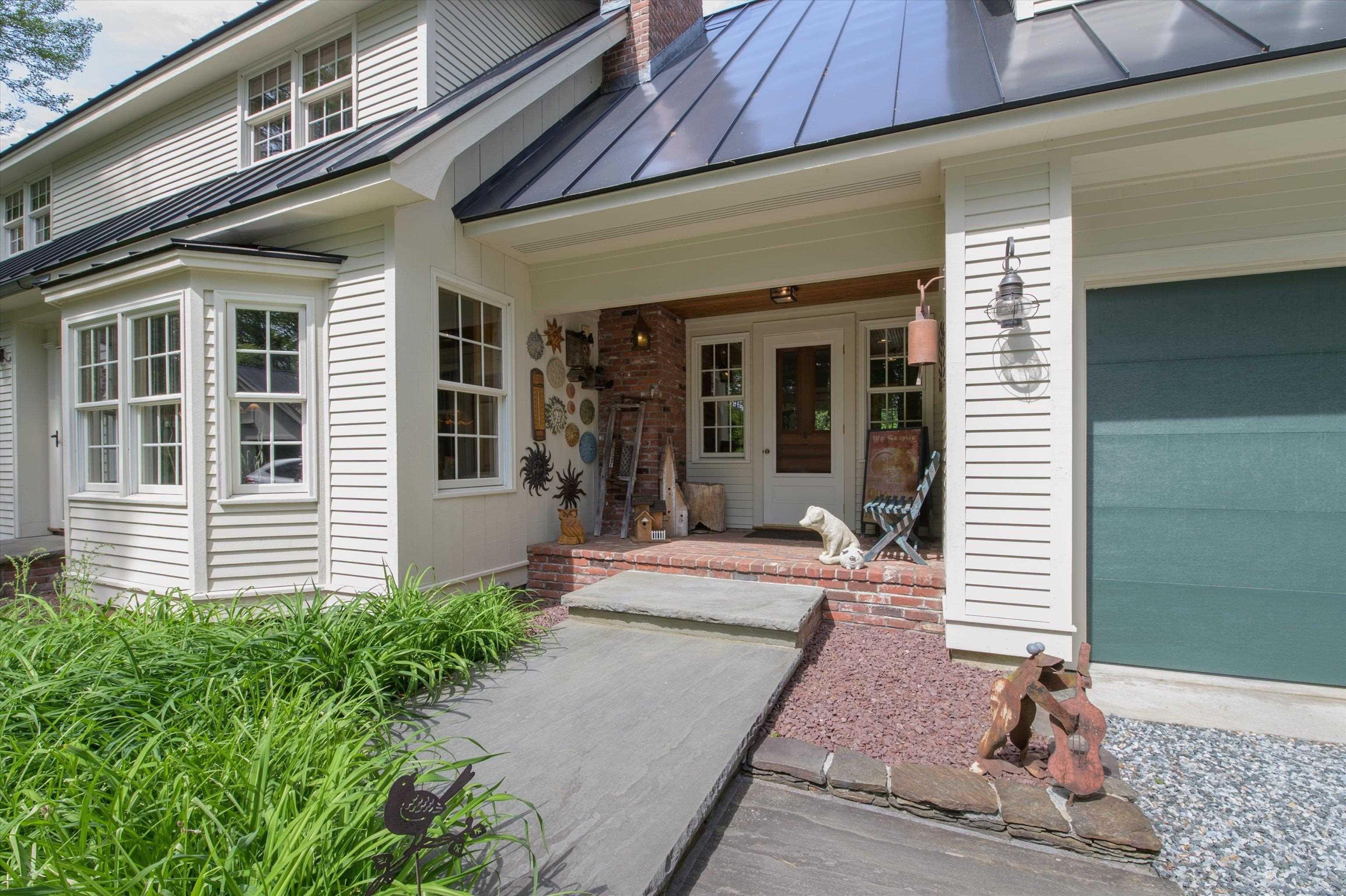 Image 3: Main entry - bluestone walkway Image 3: Main entry - bluestone walkway