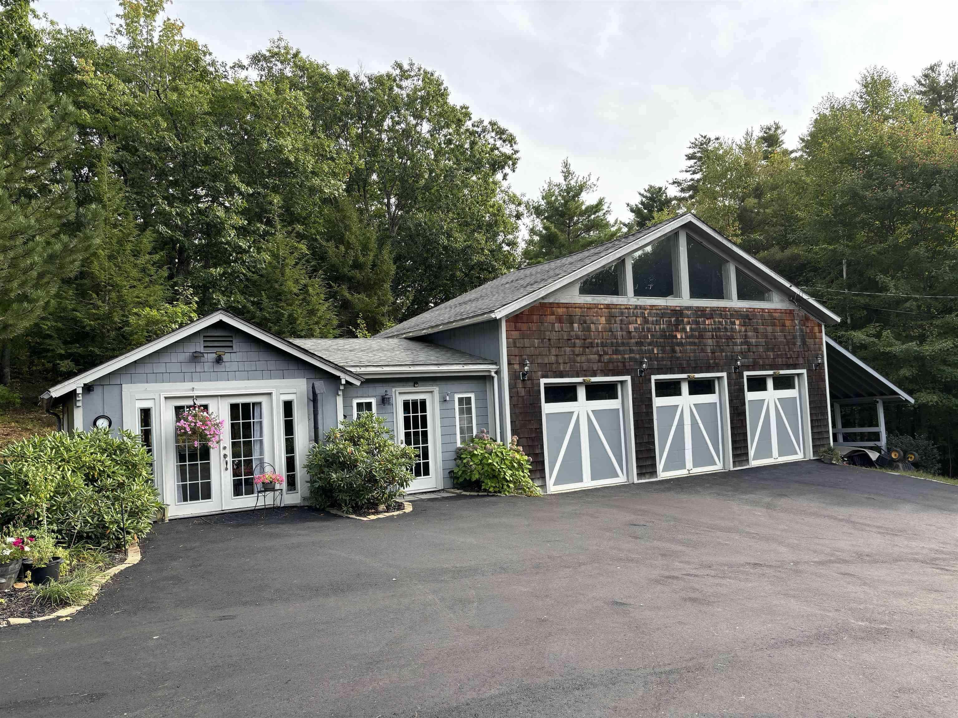 Image 3: front of guest house