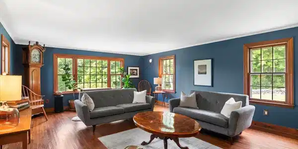Image 3: Living room for all your guests...