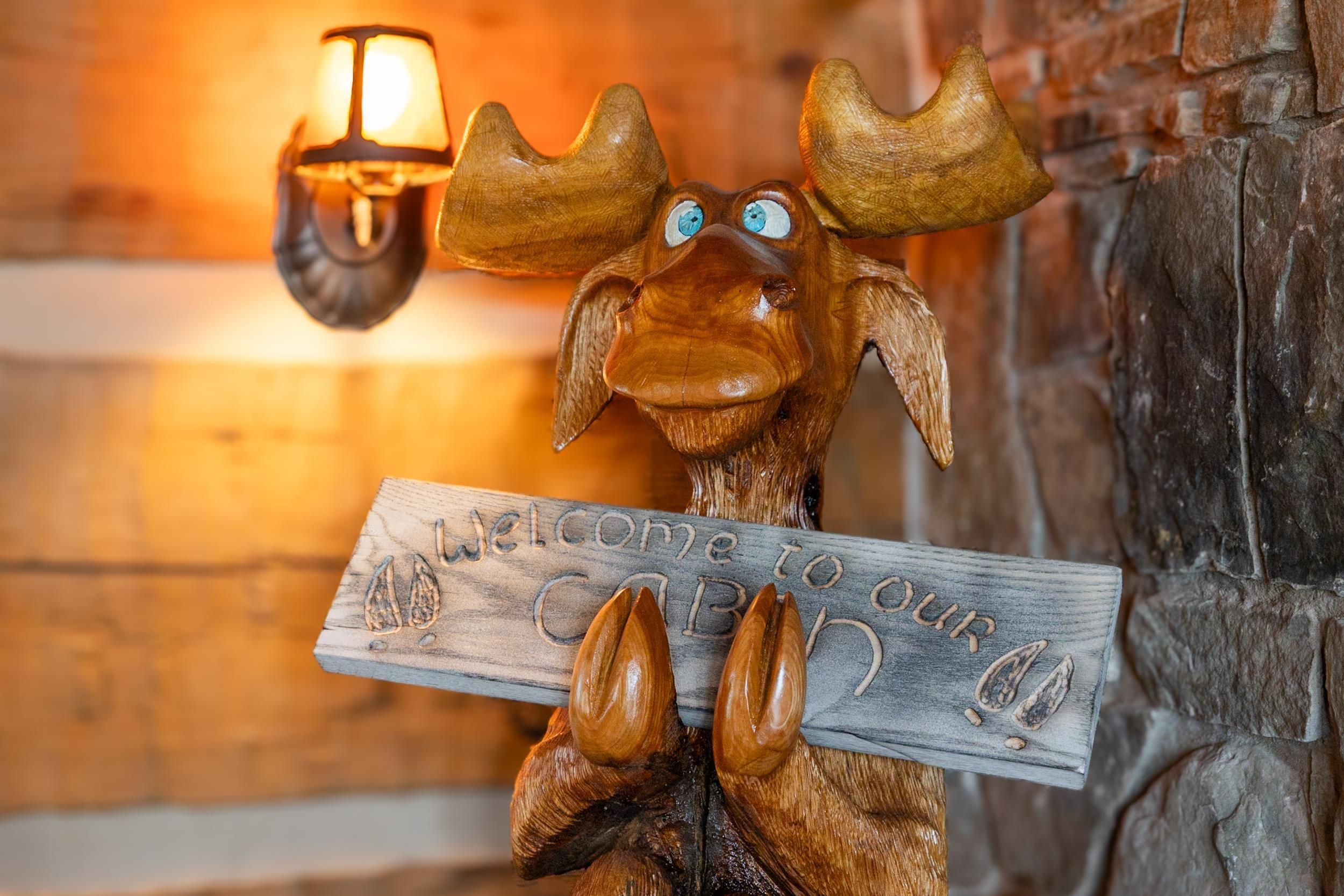 Image 4: Welcoming wooden moose Image 4: Welcoming wooden moose