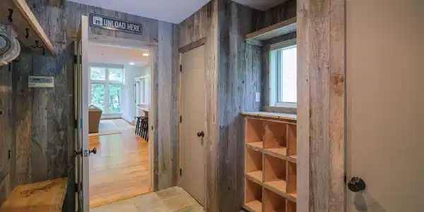 Image 3: Mudroom