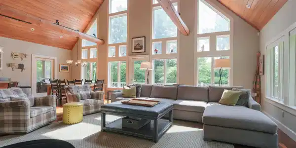 Image 3: Floor to ceiling windows