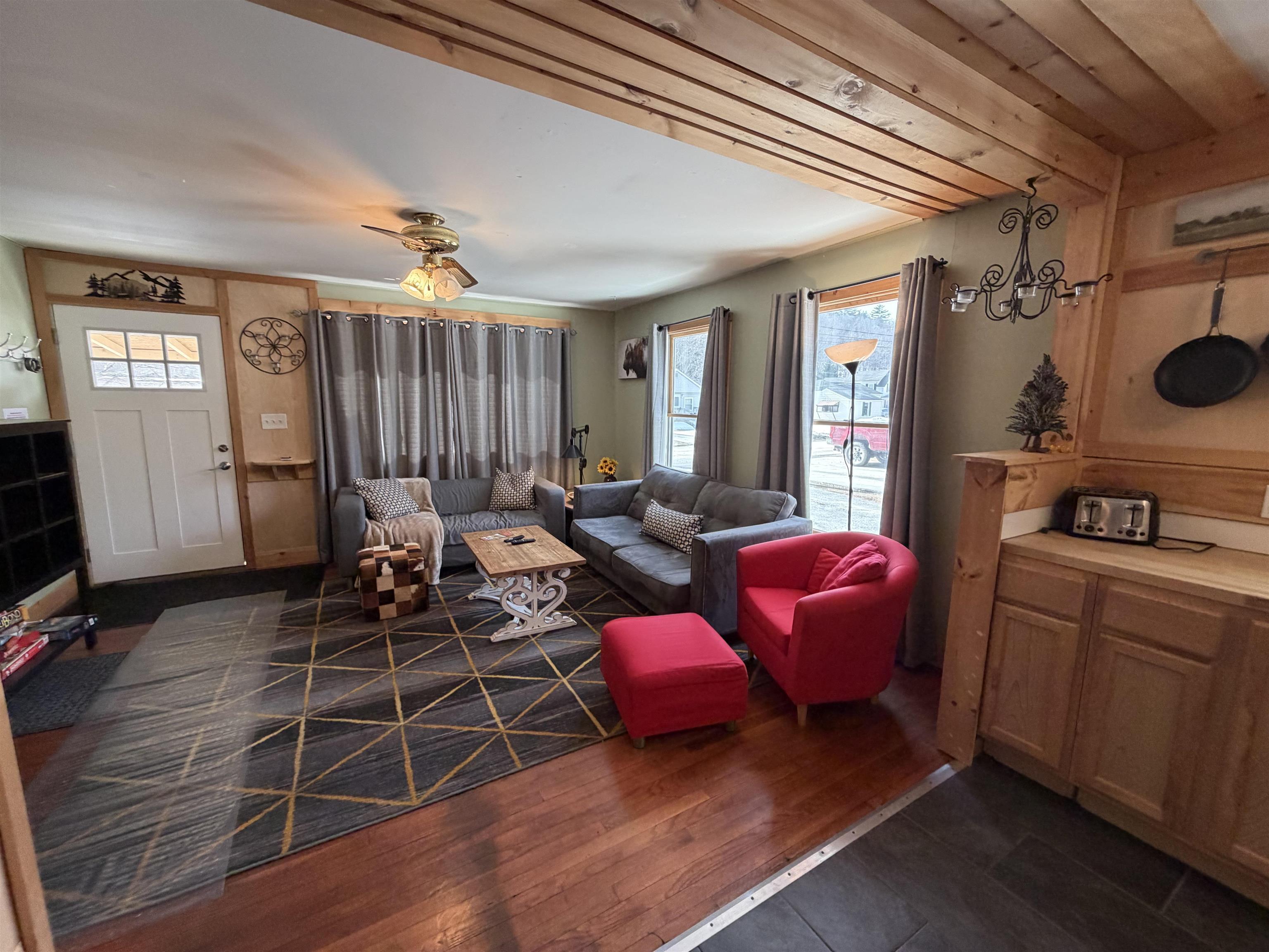 Image 4: Open Concept Living Image 4: Open Concept Living
