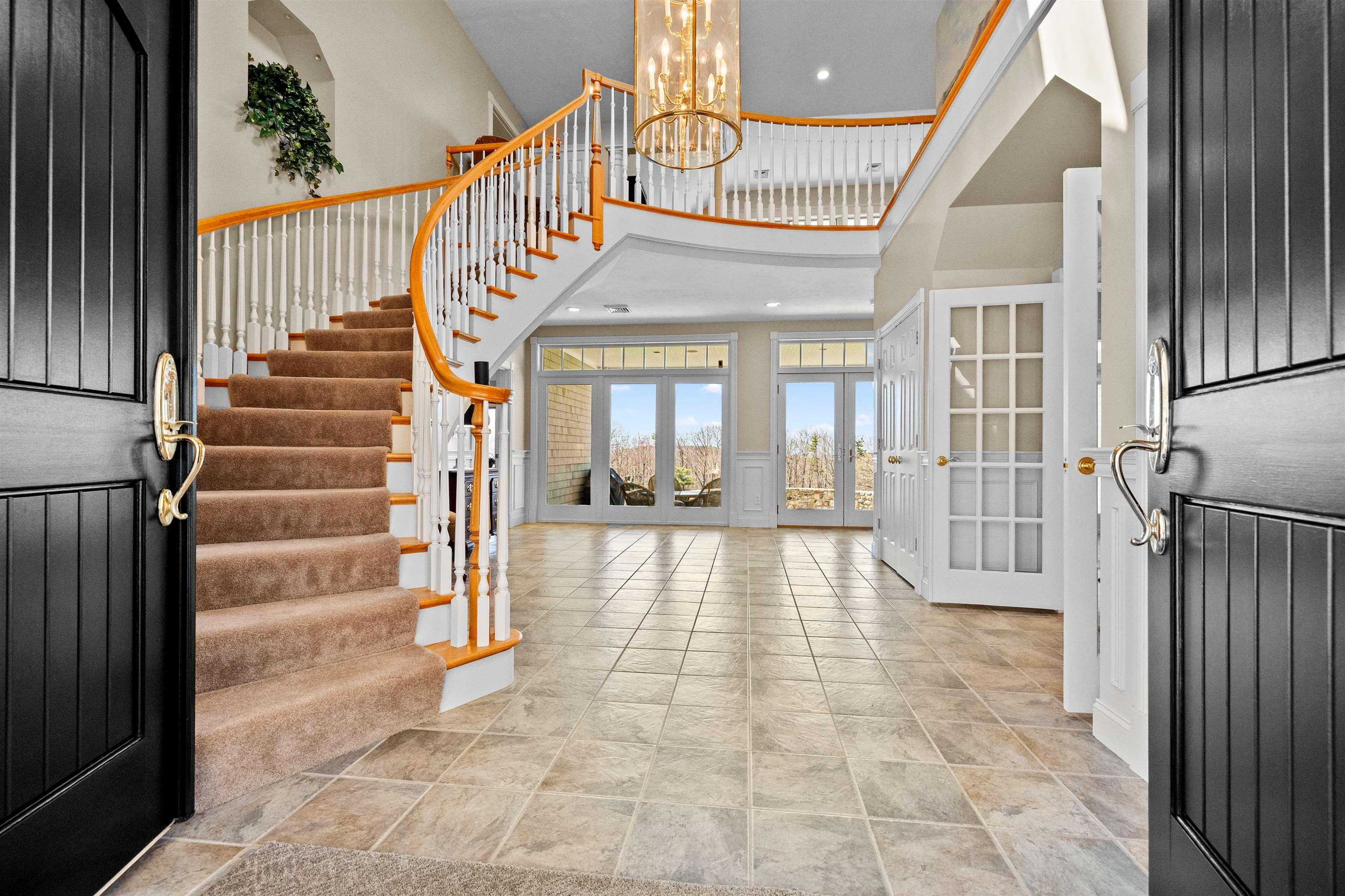 Image 3: Entry Foyer