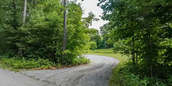 Image 4: Driveway Entrance