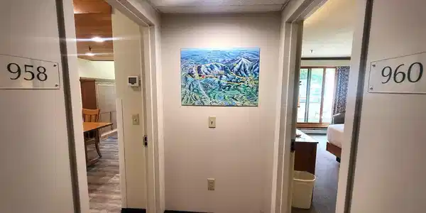 Image 4: Split entry