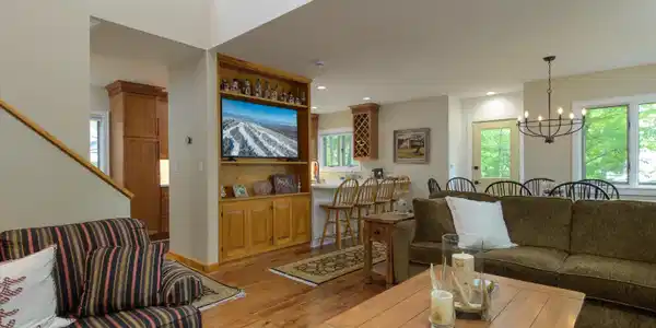 Image 4: Inviting Open Concept Floor Plan