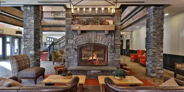 Image 4: Lobby