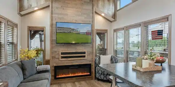 Image 3: Modern living room