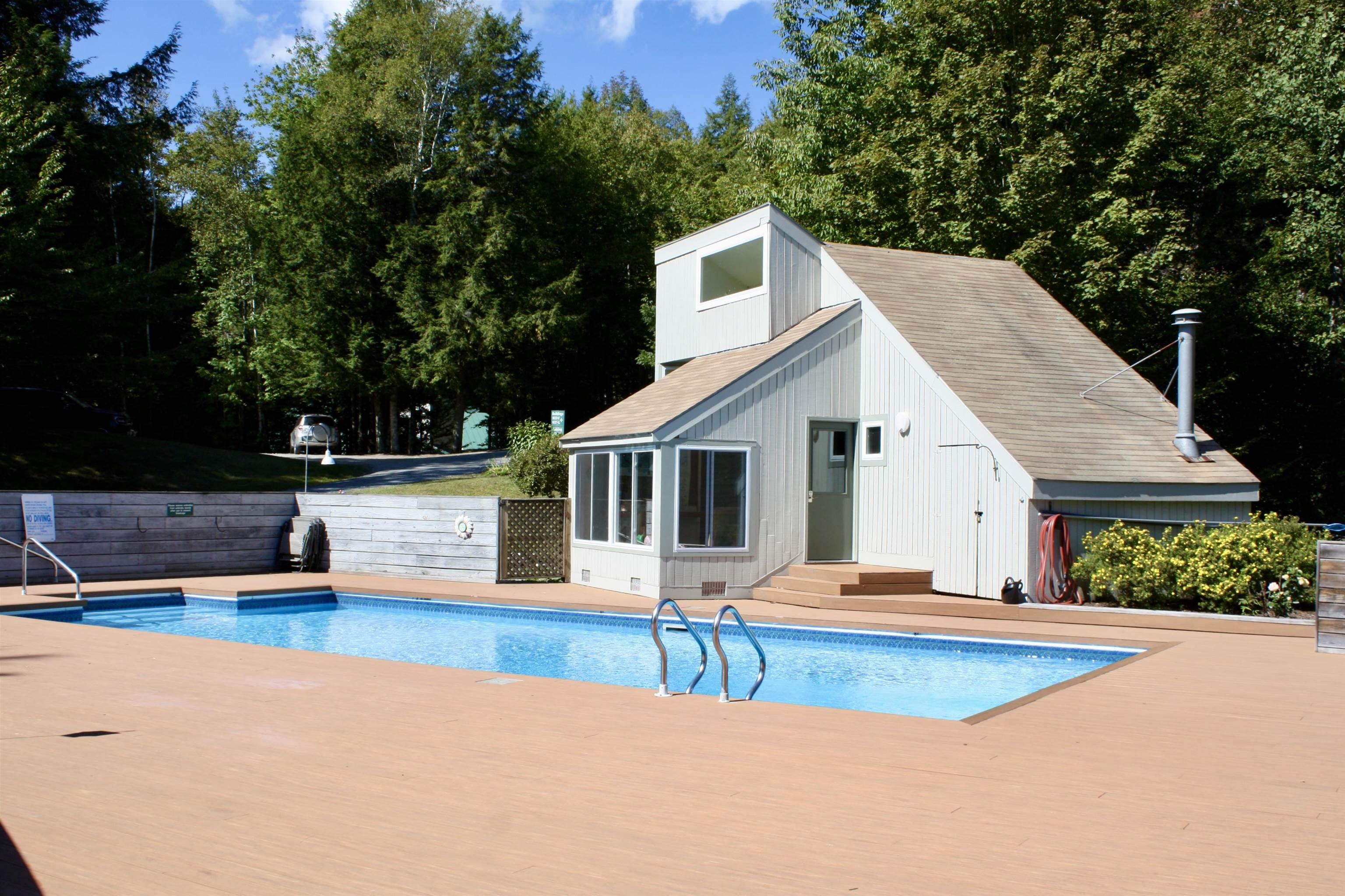 Image 4: Clubhouse and Pool Area Image 4: Clubhouse and Pool Area