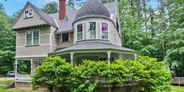 49 Neighbors Row