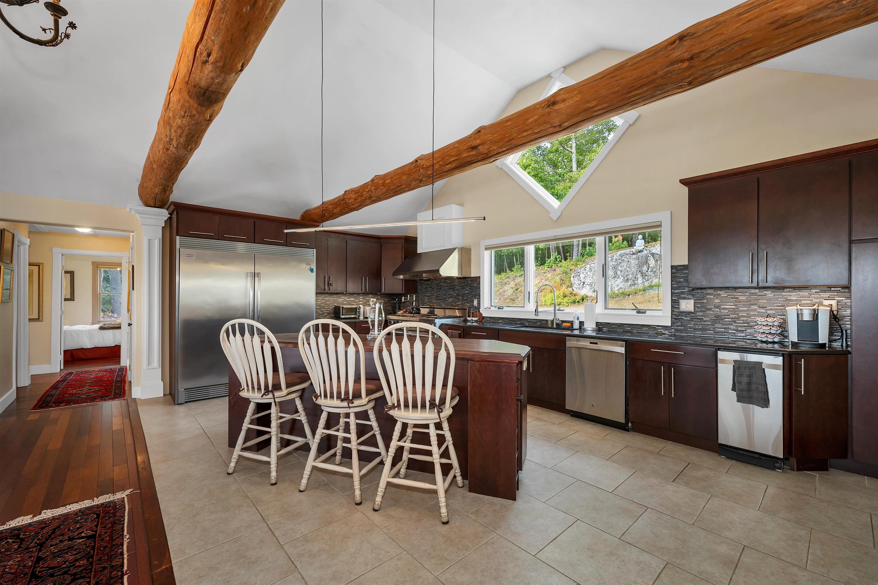 Image 4: kitchen & Island