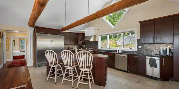 Image 4: kitchen & Island Image 4: kitchen & Island