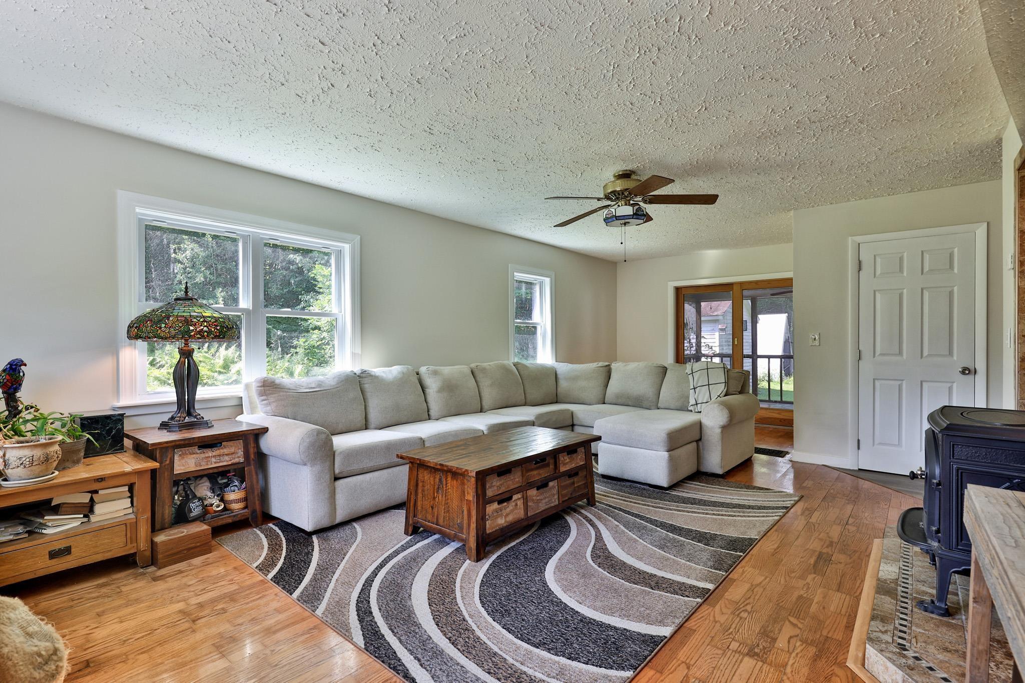 Image 3: Bright and Sunny Living Room Image 3: Bright and Sunny Living Room