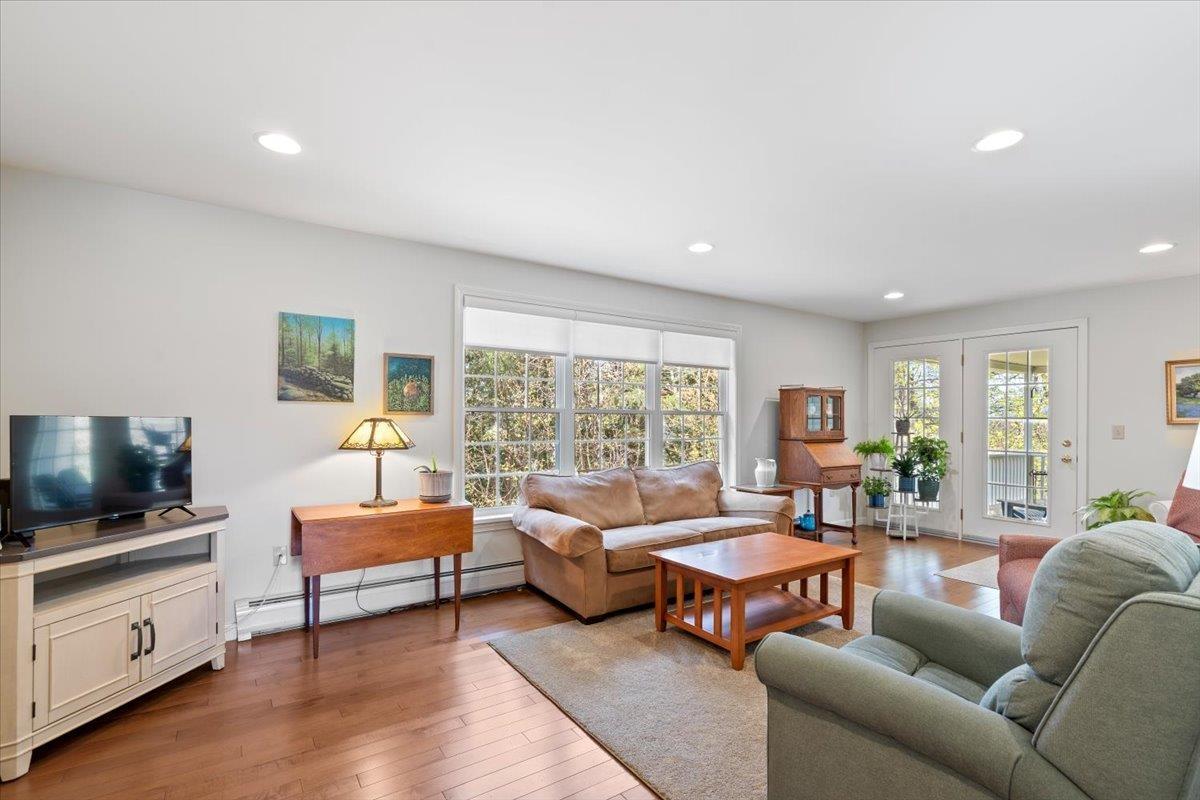 Image 4: Living room Image 4: Living room