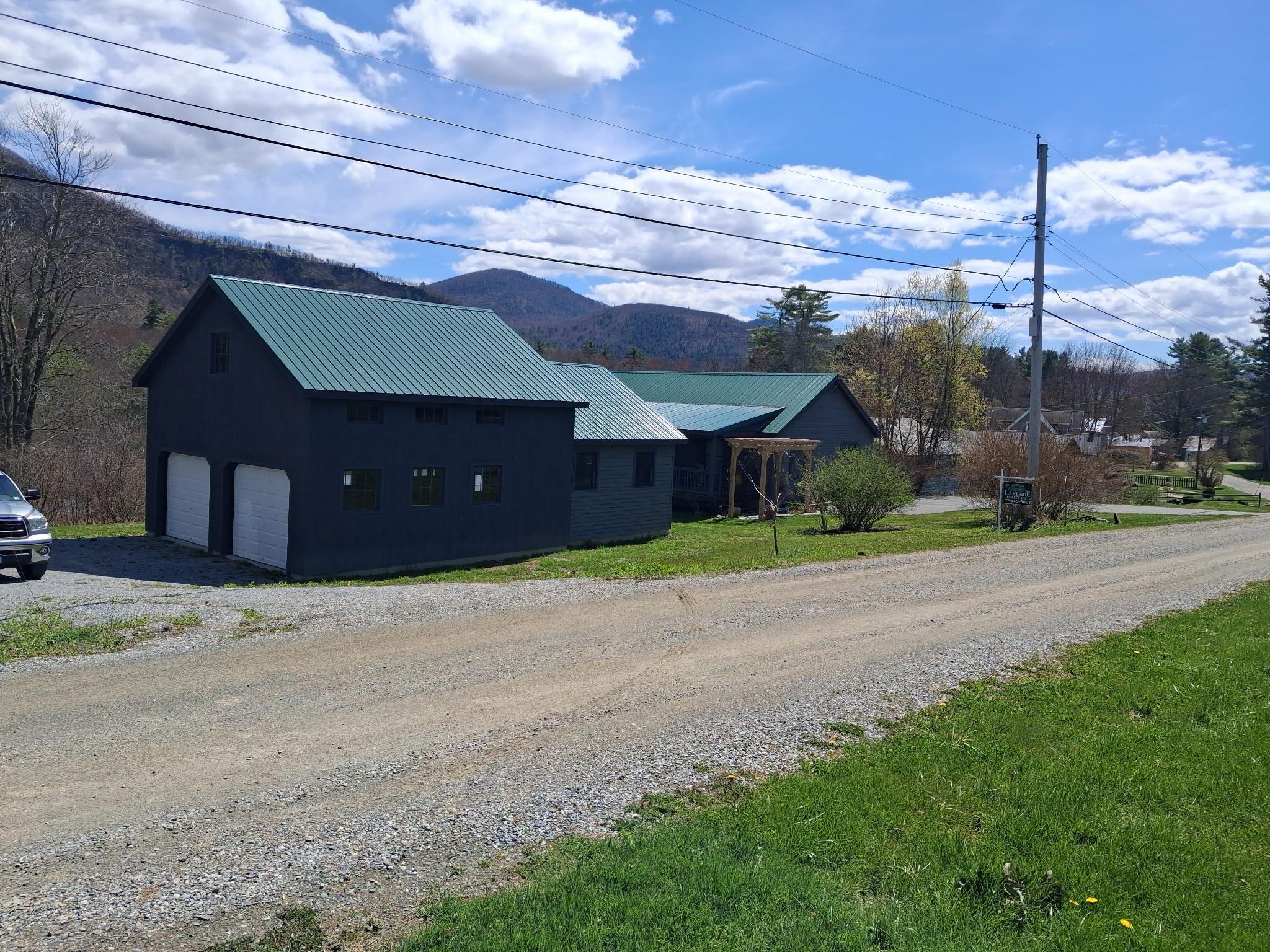 Image 3: YEAR ROUND WITH HUGE GARAGE Image 3: YEAR ROUND WITH HUGE GARAGE
