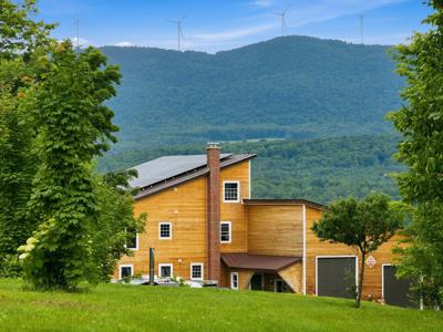 1090 Center Road