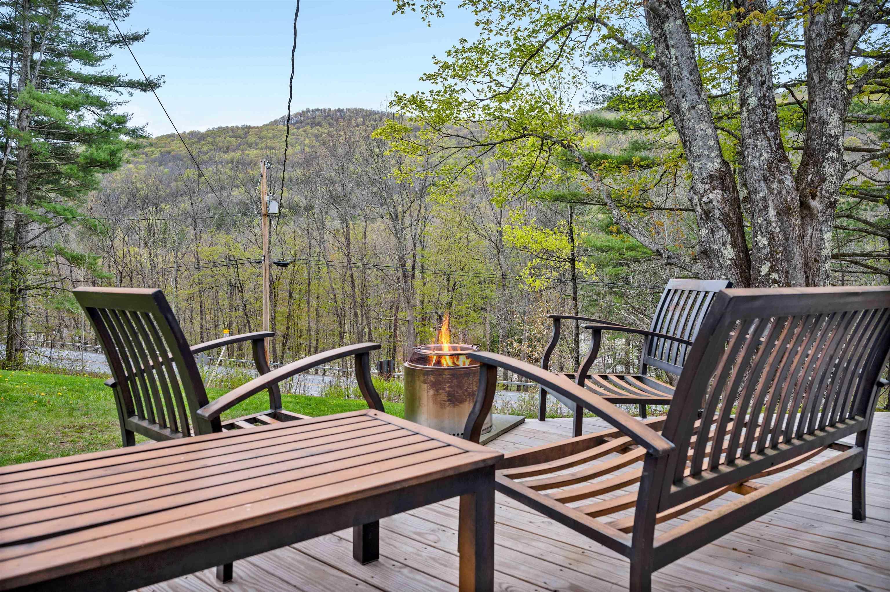 Image 4: Deck facing the GMNF! Image 4: Deck facing the GMNF!