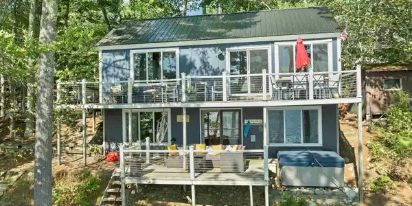 Image 2: Located on Pine River Pond