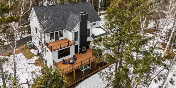77 Two Ponds Road