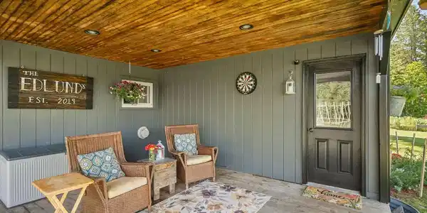 Image 4: Covered Porch